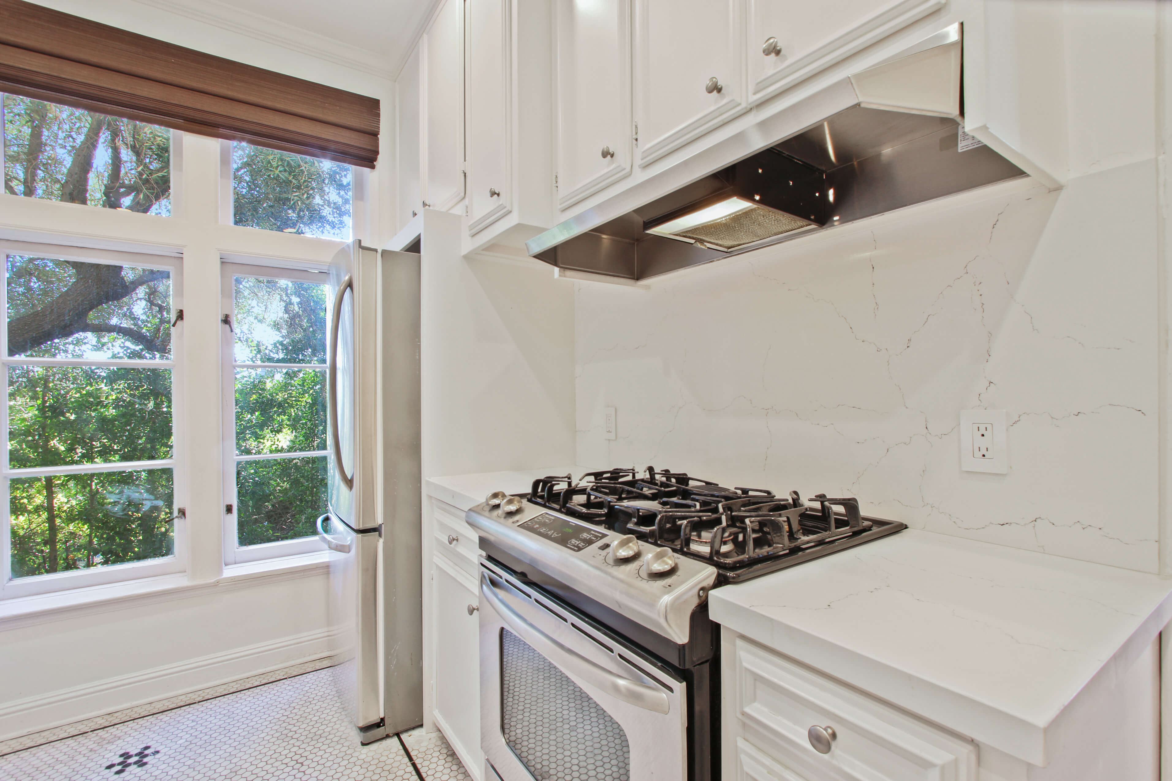 Savoy Plaza Apartments in West Hollywood