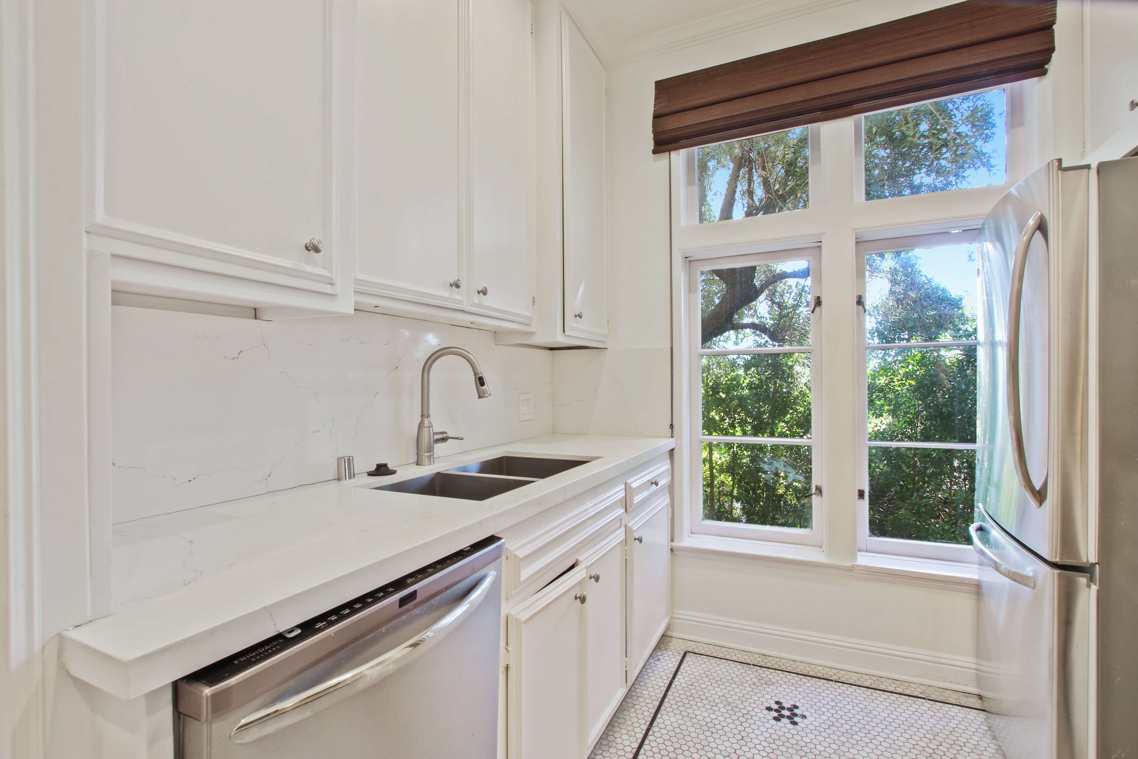 Savoy Plaza Apartments in West Hollywood