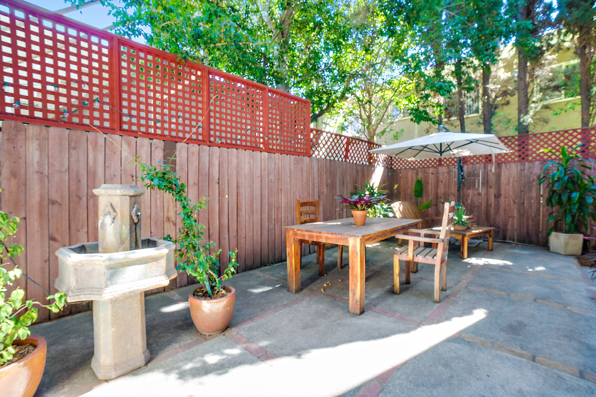 Savoy Plaza Apartments in West Hollywood